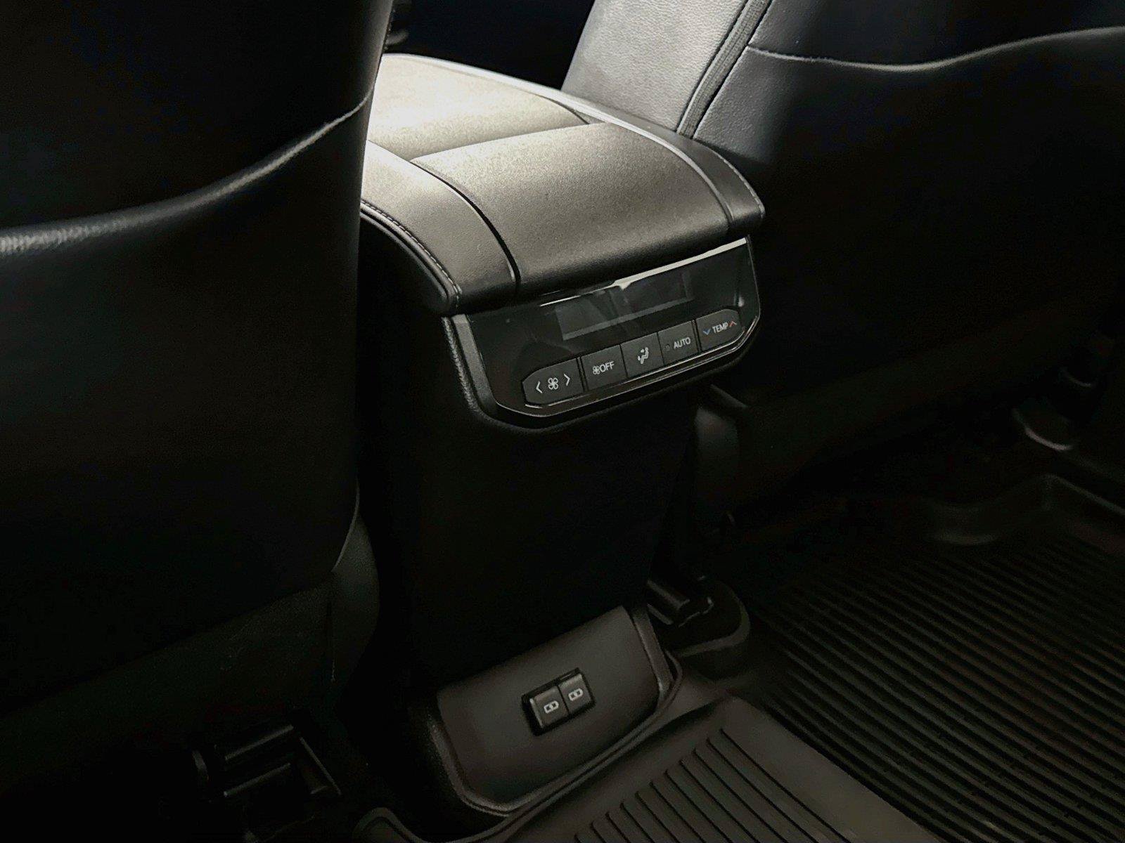 Used 2022 Toyota Highlander XLE FWD image 36