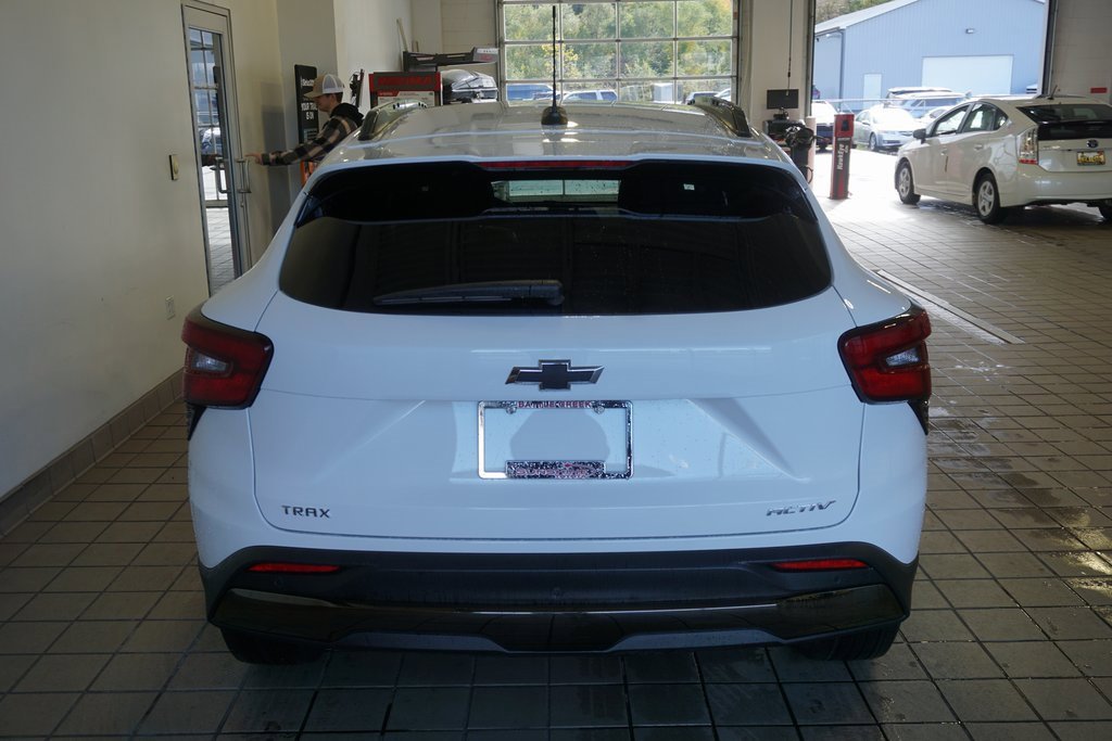 Used 2025 Chevrolet Trax ACTIV w/ Sunroof Package image 18