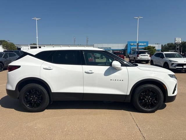 Used 2021 Chevrolet Blazer LT FWD image 2