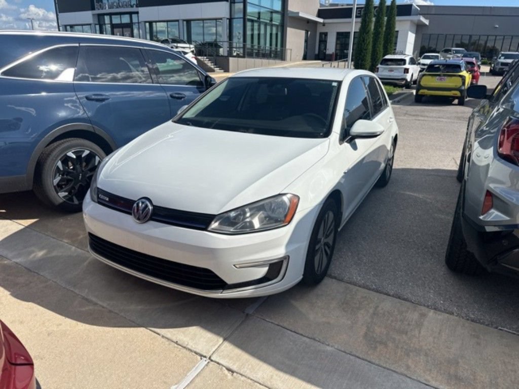 Used 2016 Volkswagen e-Golf SE w/ DC Fast Charging Package FWD image 1