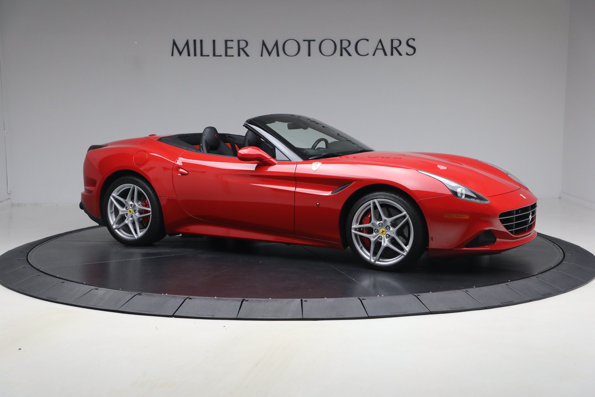 Certified 2017 Ferrari California T RWD image 10