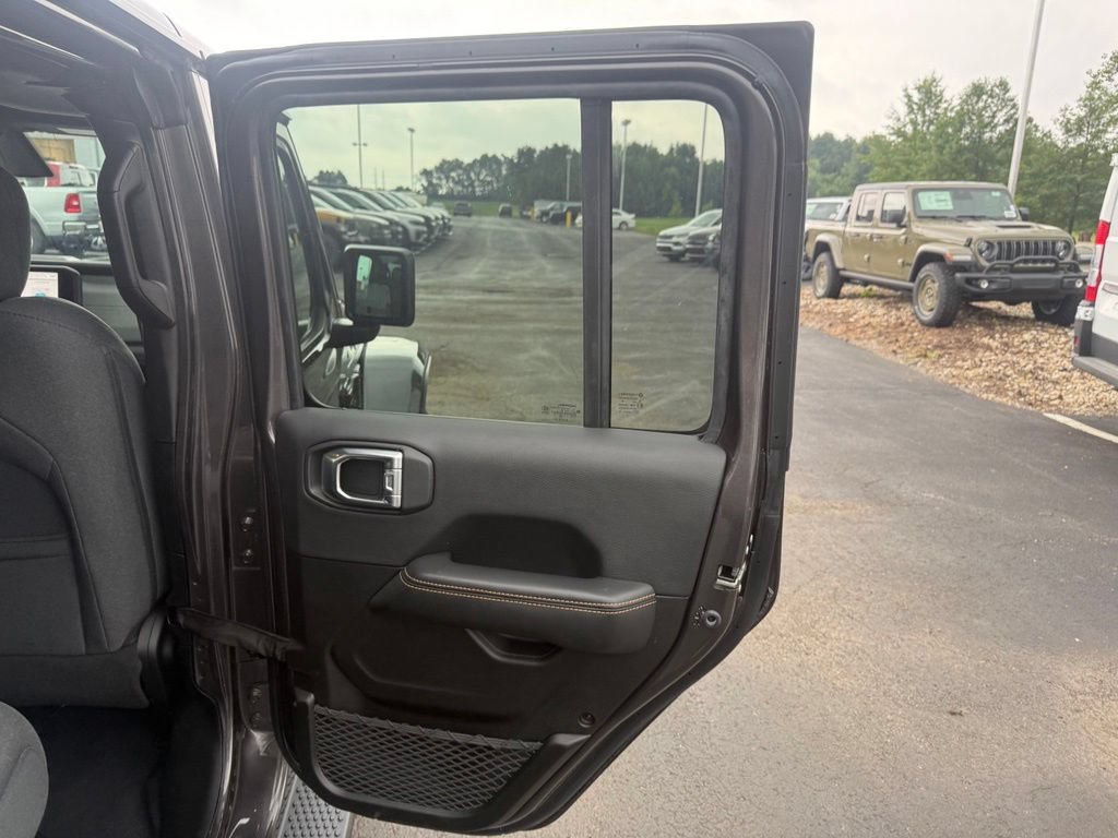 Used 2025 Jeep Wrangler Unlimited Sahara AWD/4WD image 48