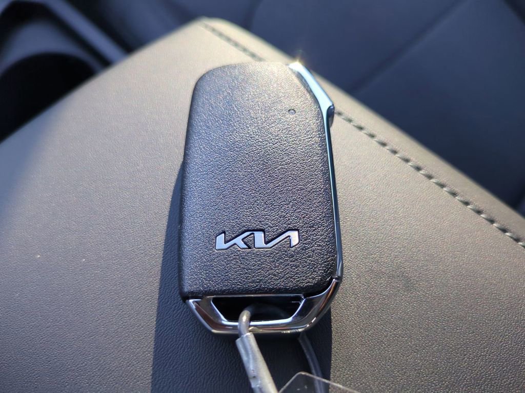 New 2025 Kia Niro EX w/ EX Cold Weather Package image 29