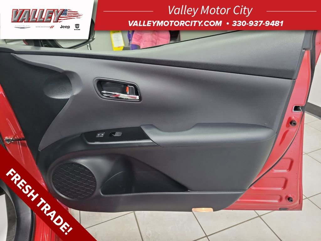 Used 2022 Toyota Prius LE image 18