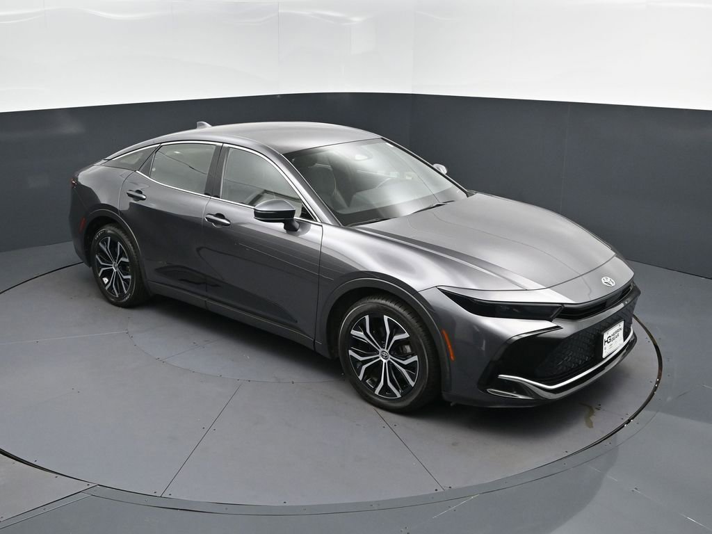 Used 2023 Toyota Crown XLE AWD/4WD image 1