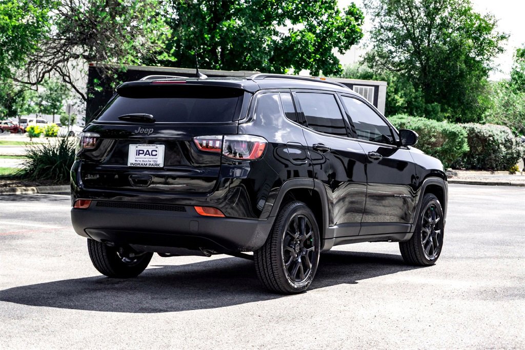 New 2026 Jeep Compass Latitude image 4