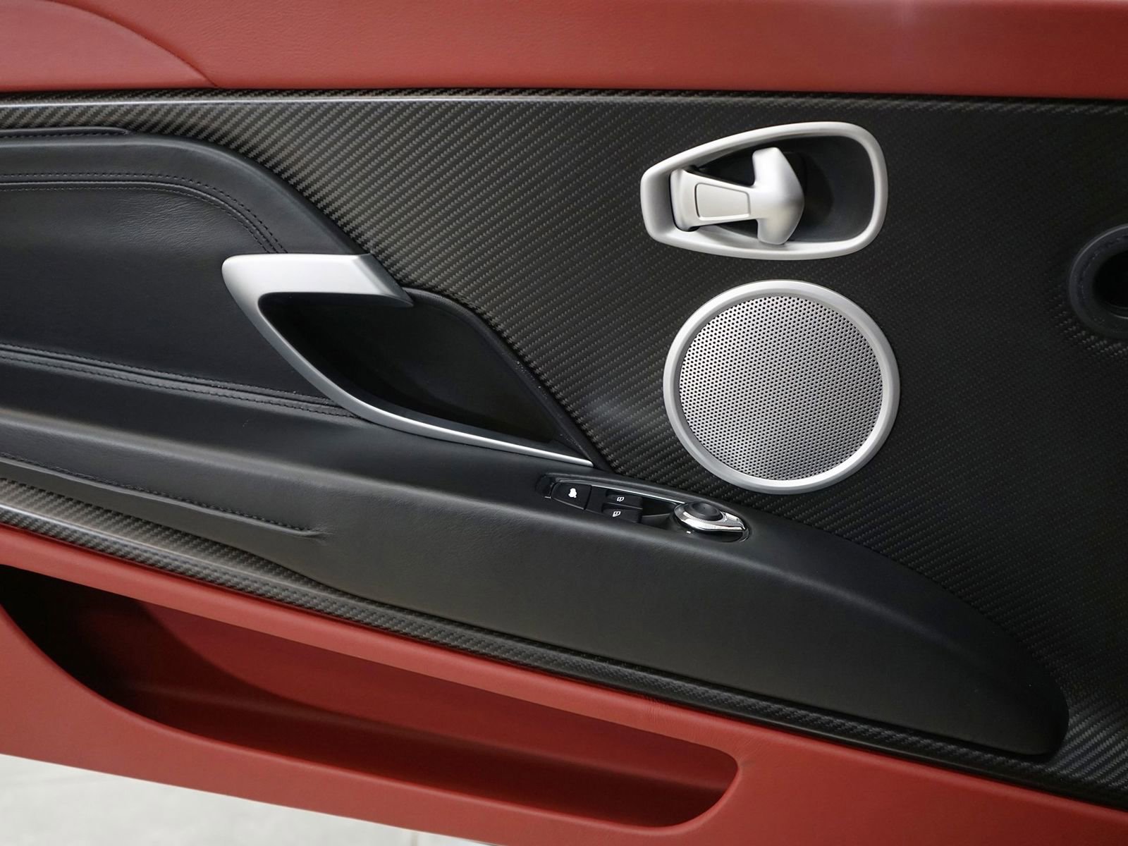 Used 2018 Aston Martin DB11 V12 image 13