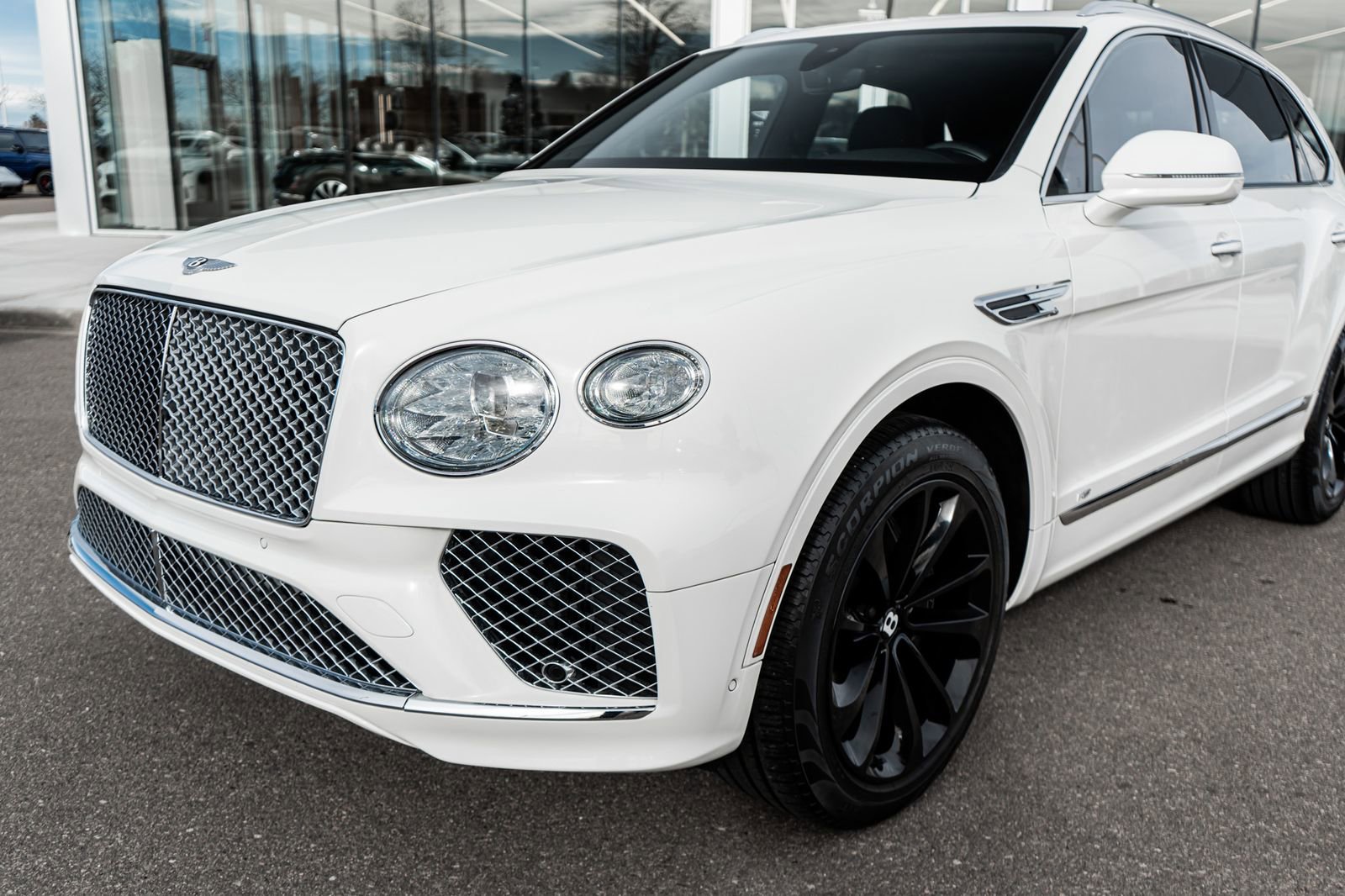 Used 2022 Bentley Bentayga image 21