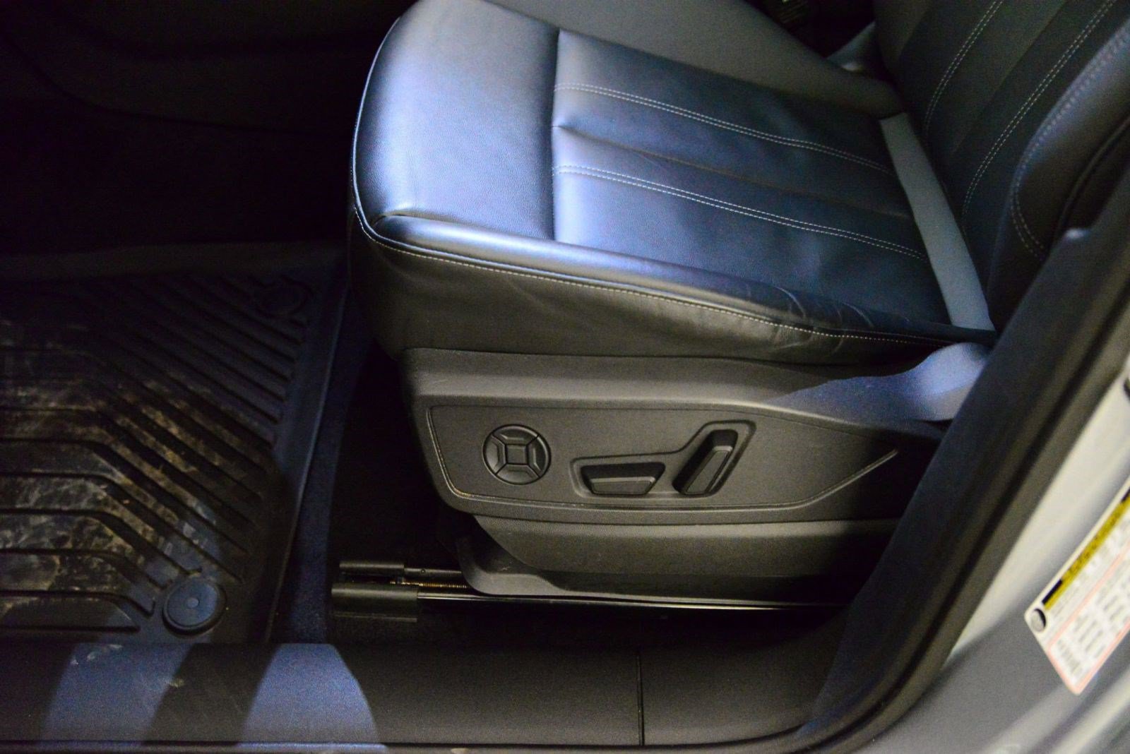 Used 2025 Audi Q5 Premium w/ Convenience Package AWD/4WD image 24