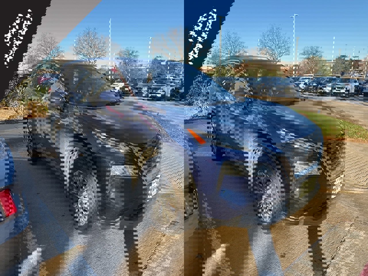 Used 2021 Nissan Rogue SV image 1