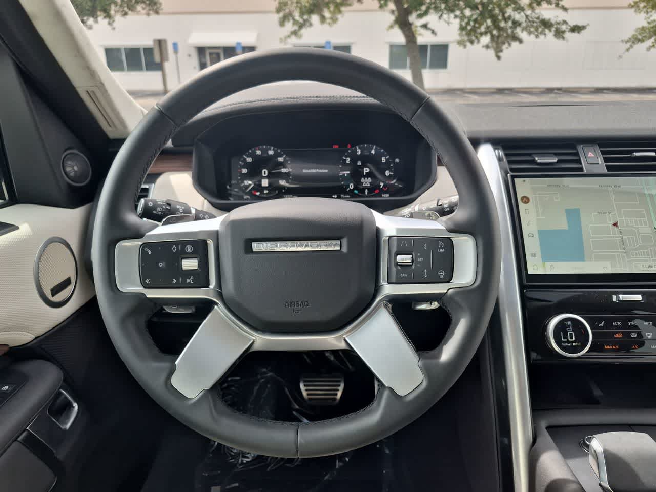 Certified 2025 Land Rover Discovery Dynamic SE AWD/4WD image 24