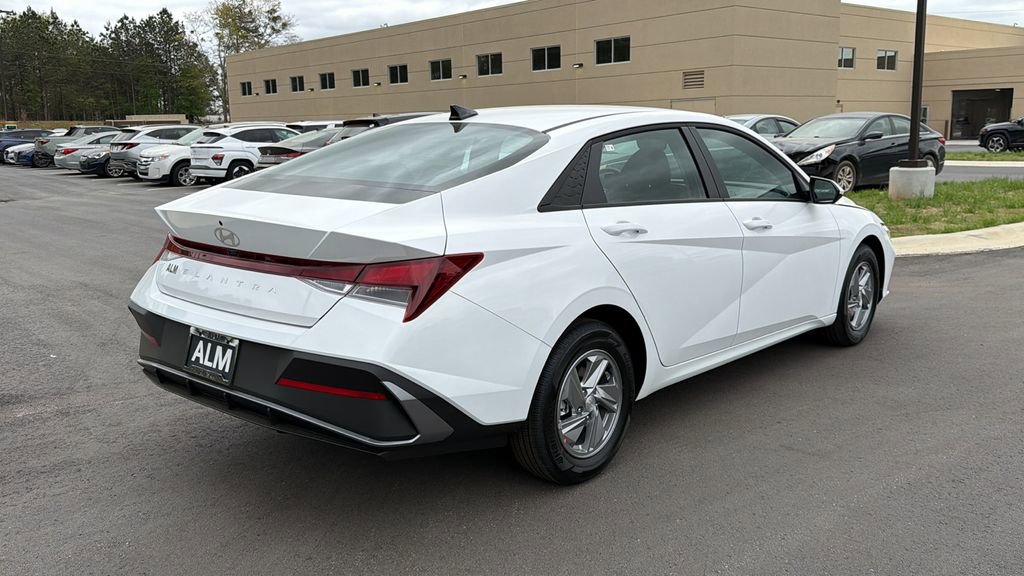 New 2026 Hyundai Elantra SE image 5