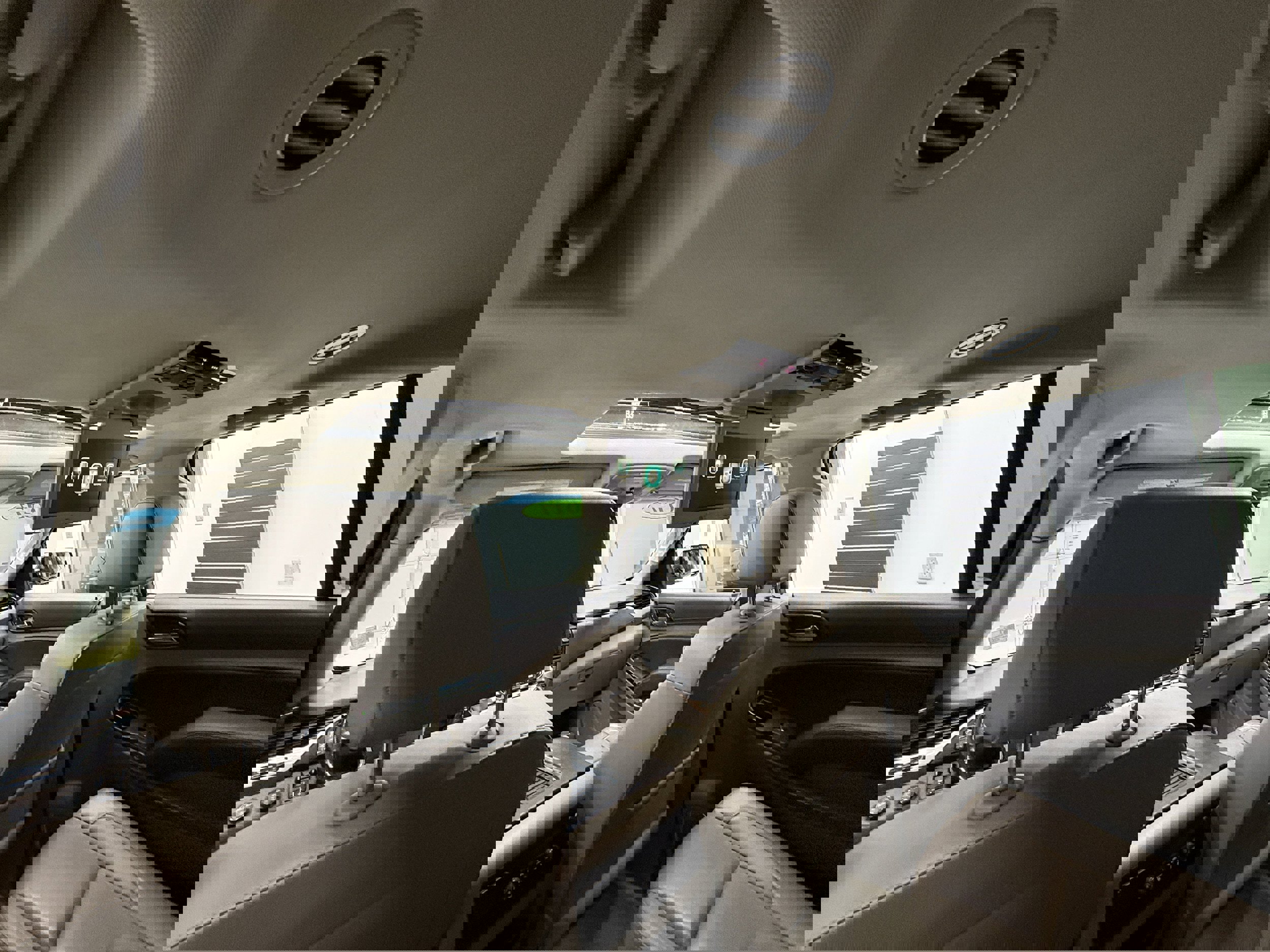 Used 2017 Chevrolet Suburban Premier image 28