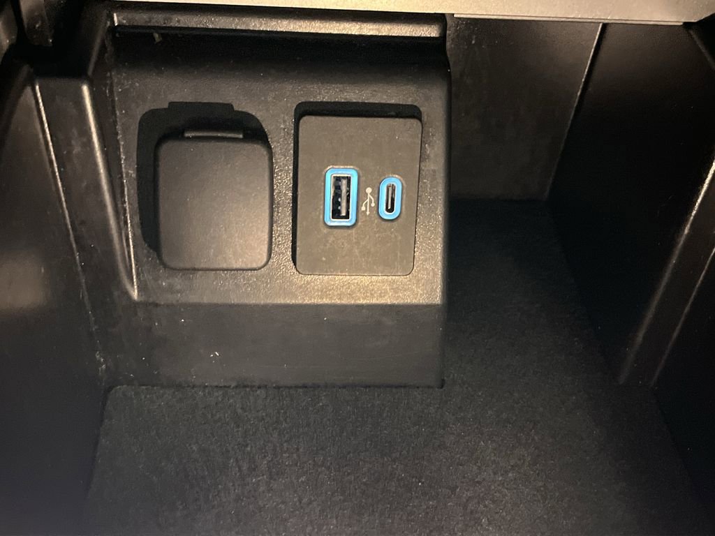 Used 2023 Ford Explorer Limited image 24