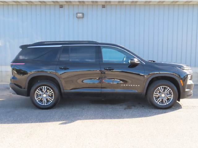Used 2026 Chevrolet Traverse LT AWD/4WD image 2