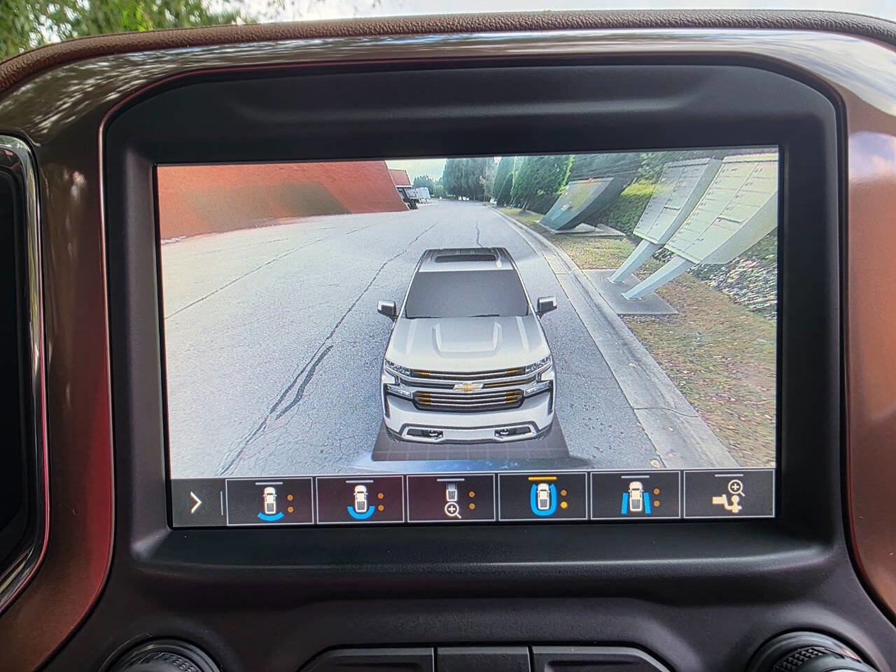 Used 2019 Chevrolet Silverado 1500 High Country w/ Technology Package image 36