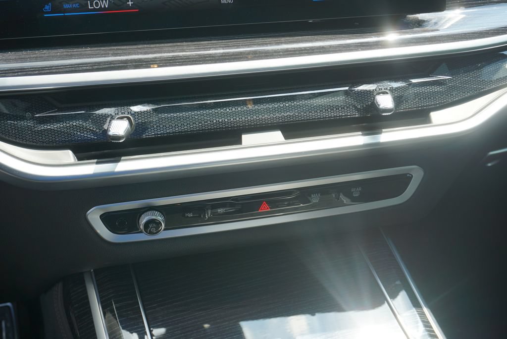Used 2023 BMW X7 xDrive40i w/ Executive Package AWD/4WD image 19