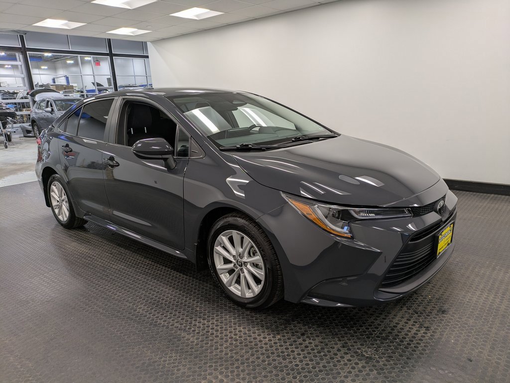 Used 2024 Toyota Corolla LE image 3