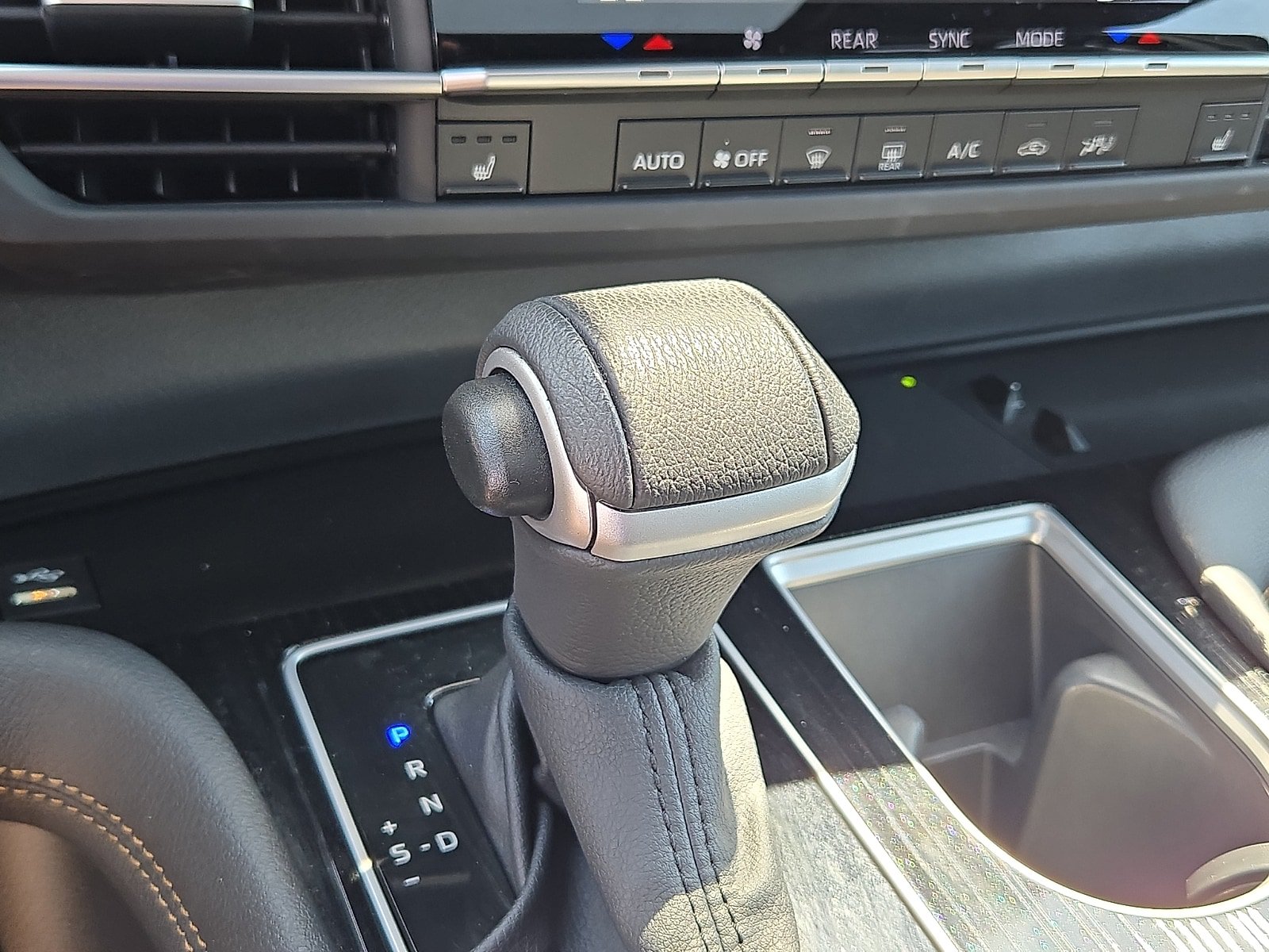 Used 2025 Toyota Sienna XLE Woodland Edition AWD/4WD image 15