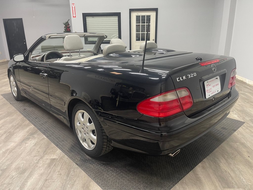 Used 2002 Mercedes-Benz CLK 320 Cabriolet image 11