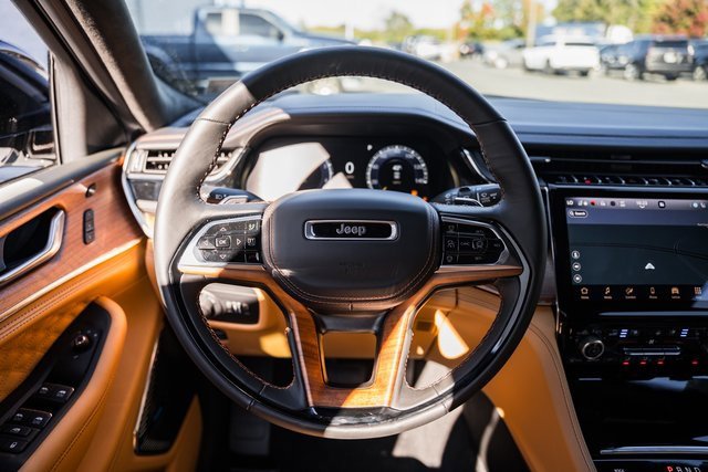 New 2025 Jeep Grand Cherokee Summit image 32