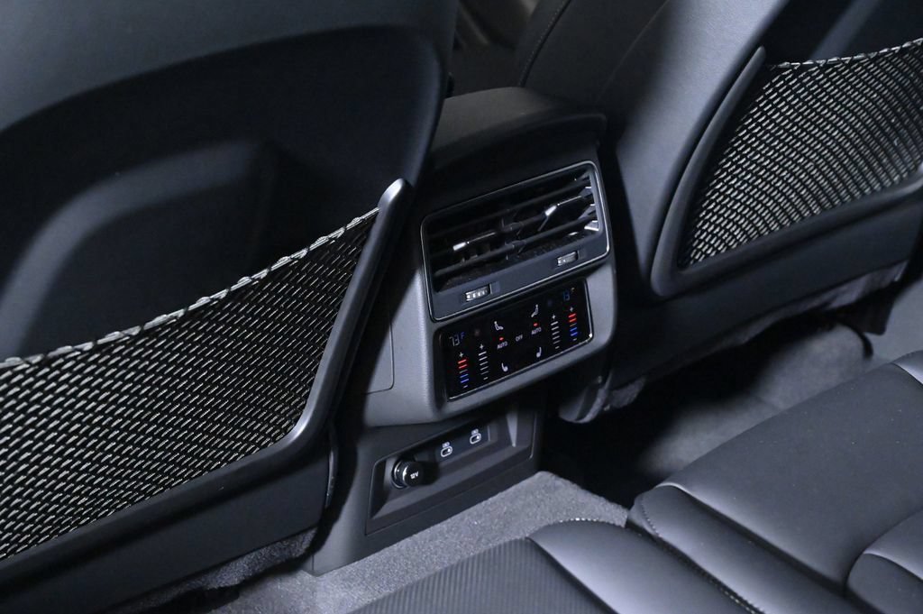 Used 2023 Audi SQ7 Prestige w/ Prestige Package AWD/4WD image 18