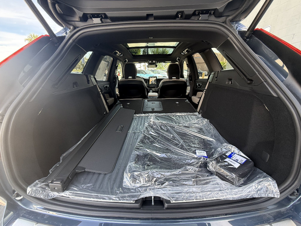 New 2026 Volvo XC60 B5 Plus w/ Protection Package Premier AWD/4WD image 27