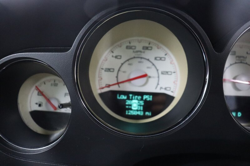Used 2012 Dodge Challenger SXT RWD image 10