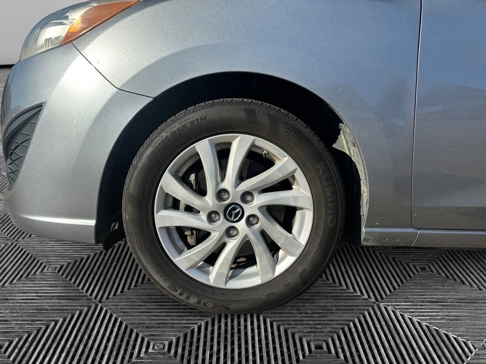 Used 2013 MAZDA MAZDA5 Sport image 16