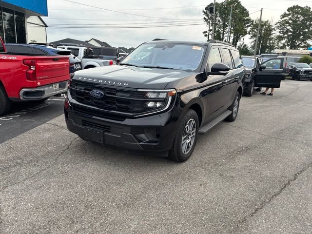 Used 2025 Ford Expedition Active AWD/4WD image 9