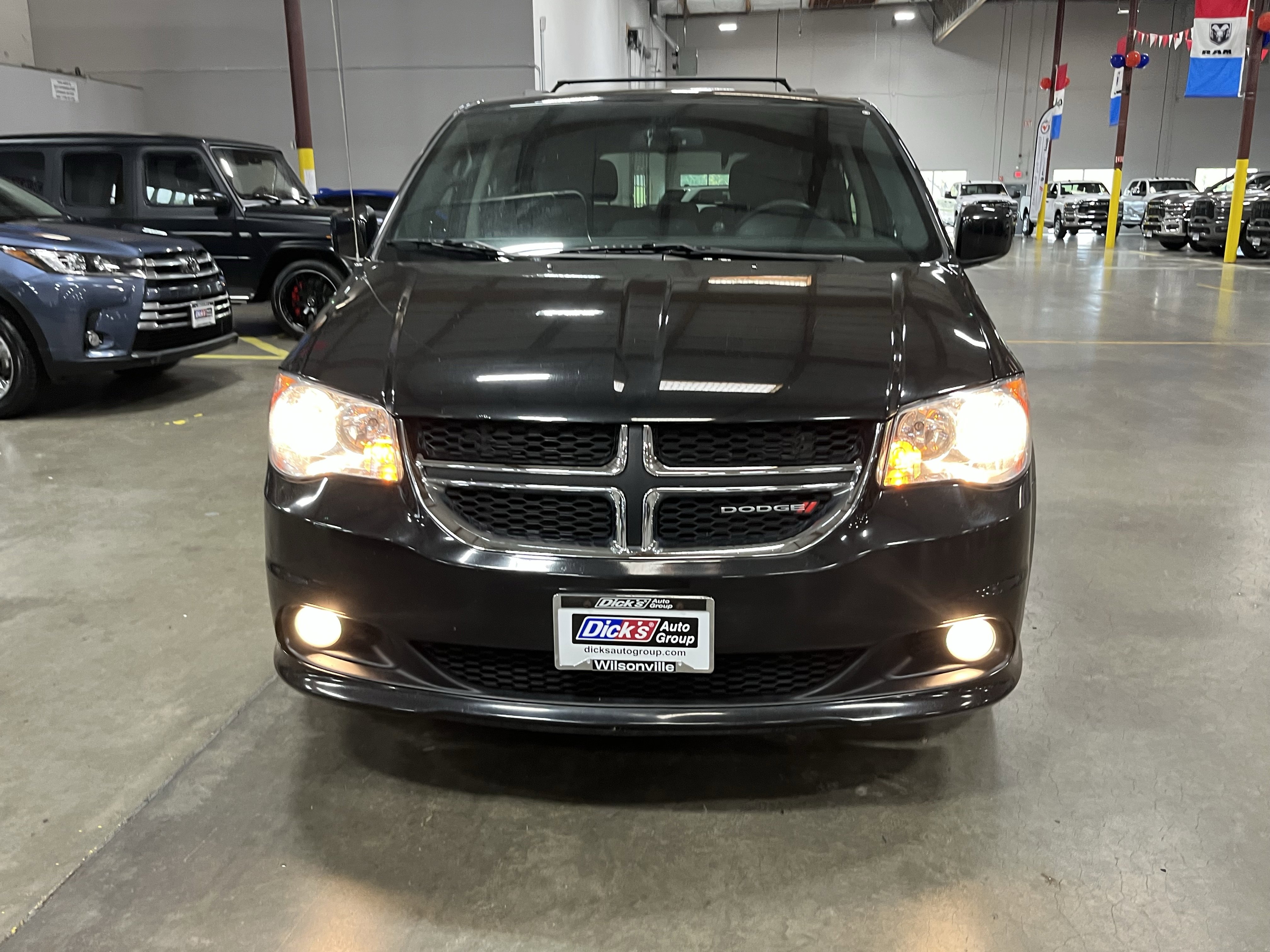 Used 2017 Dodge Grand Caravan SXT FWD image 8