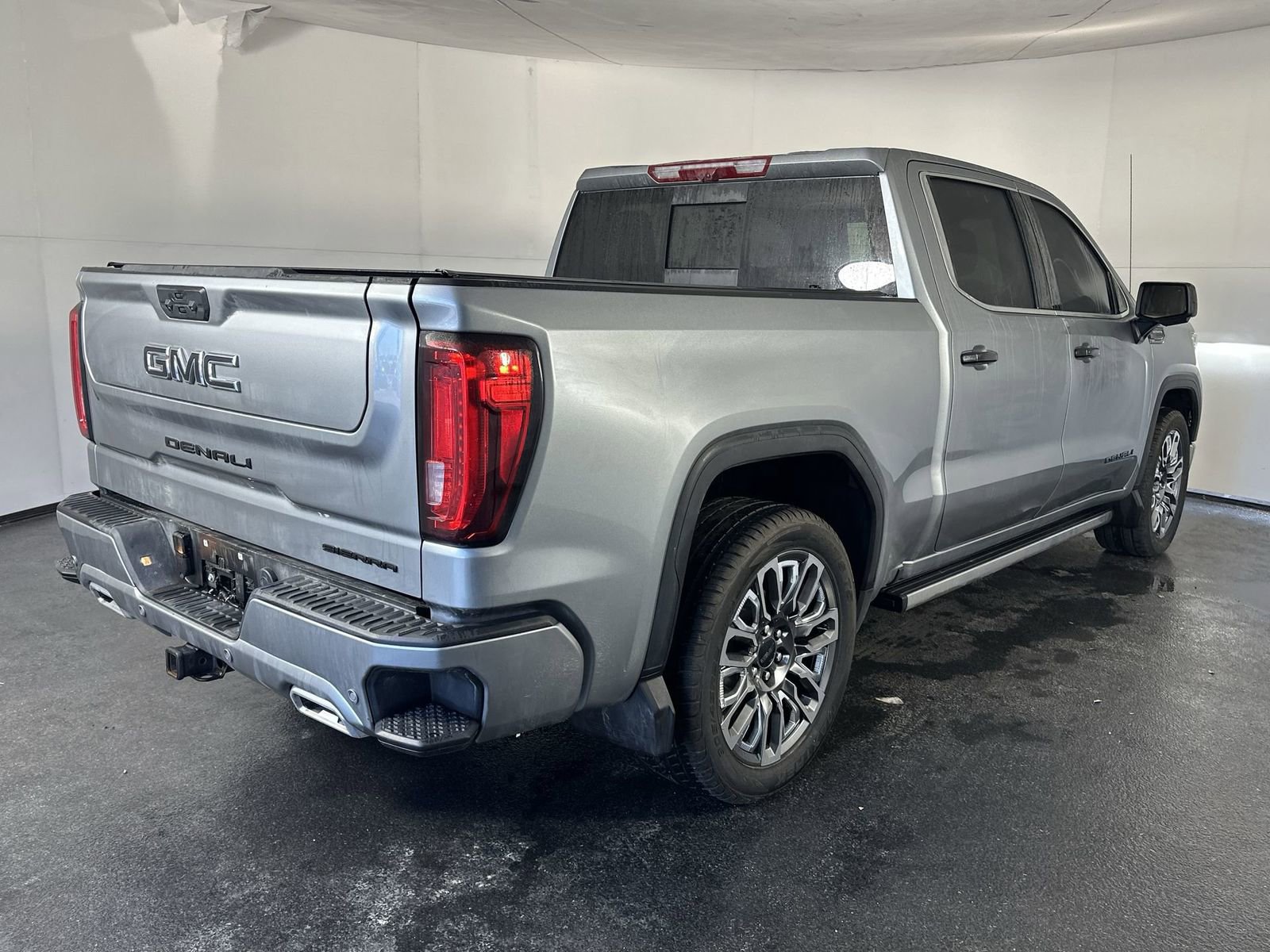 Used 2025 GMC Sierra 1500 Denali Ultimate AWD/4WD image 8