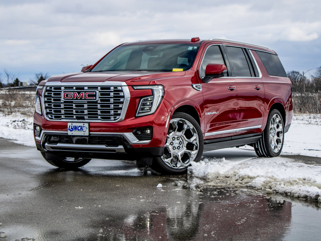 Used 2025 GMC Yukon XL Denali w/ Sun & Power Step Package image 38