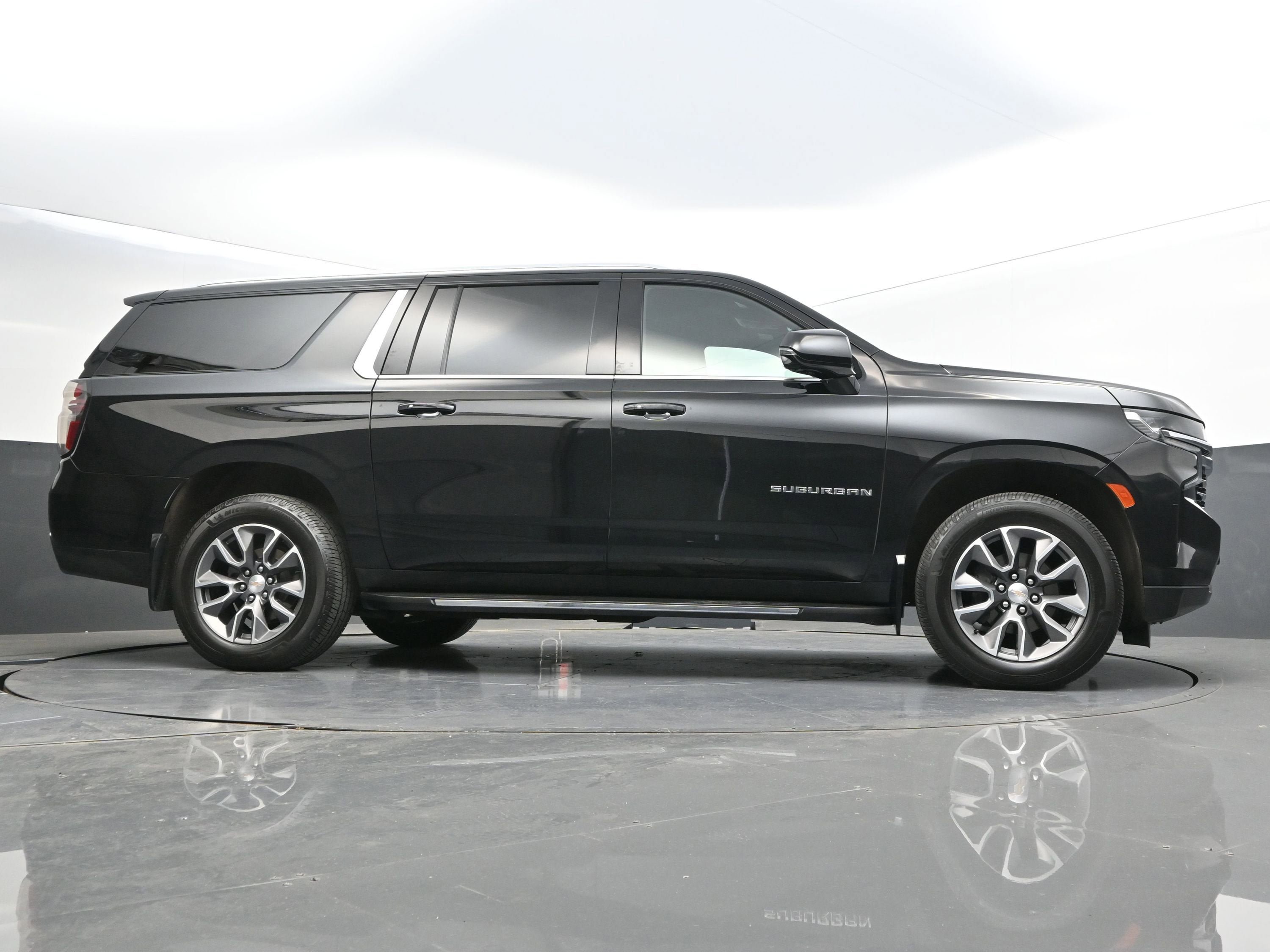 Used 2023 Chevrolet Suburban LT w/ Luxury Package AWD/4WD image 51