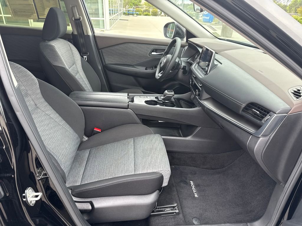 Used 2023 Nissan Rogue SV image 33