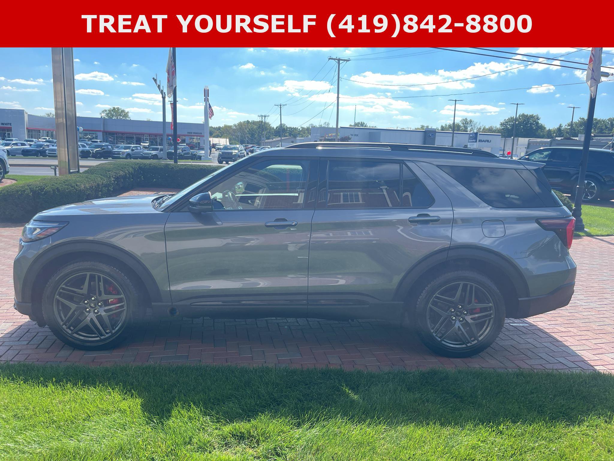 Used 2025 Ford Explorer ST AWD/4WD image 11