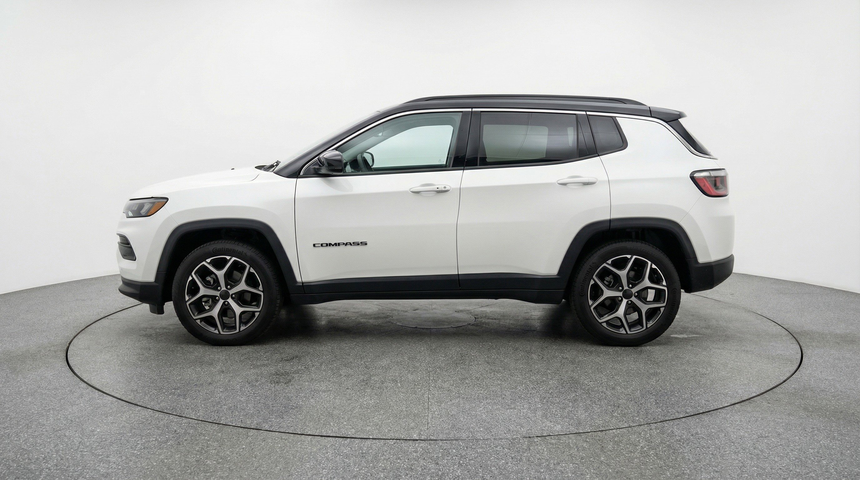 Used 2025 Jeep Compass Limited image 5
