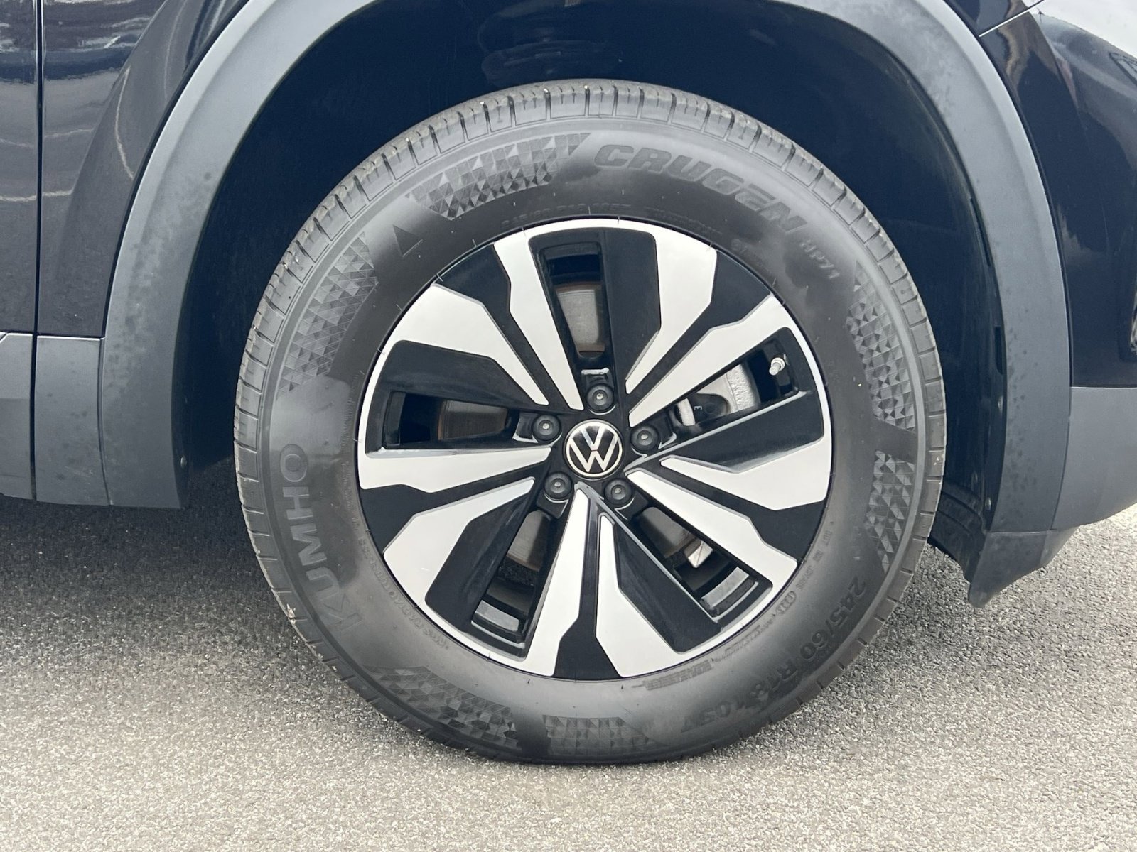 Used 2025 Volkswagen Atlas SE image 11