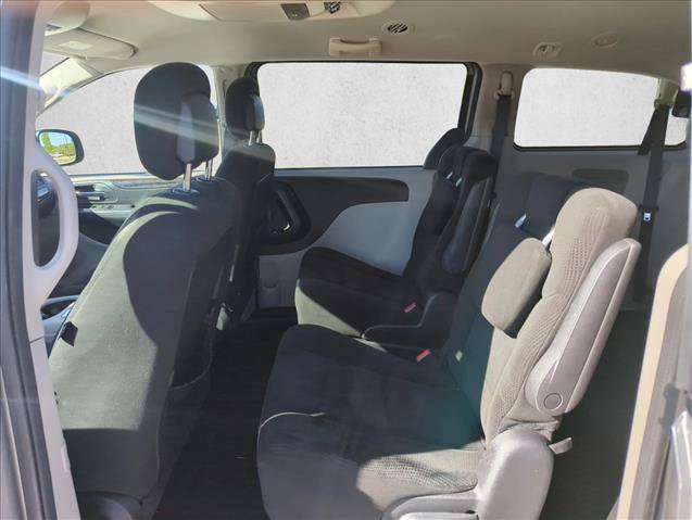 Used 2016 Dodge Grand Caravan SXT FWD image 19