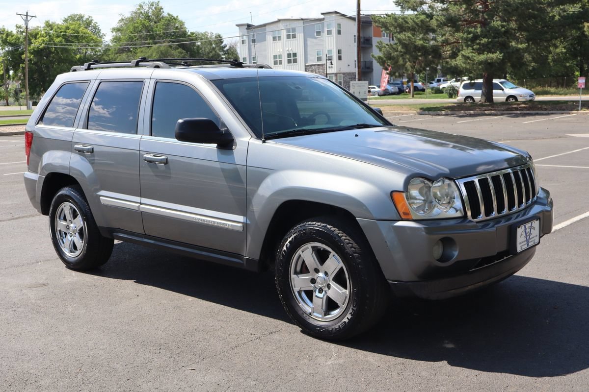 Used 2007 Jeep Grand Cherokee Limited w/ Trailer Tow Group IV AWD/4WD image 2