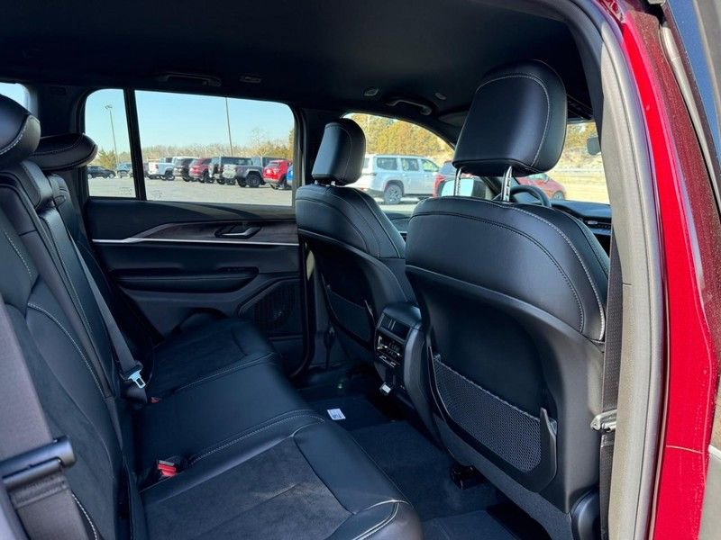 New 2026 Jeep Grand Cherokee Altitude image 5