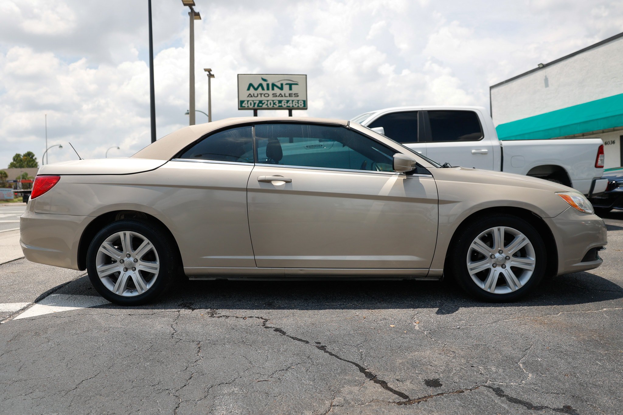 Used 2013 Chrysler 200 Touring w/ Cold Weather Group FWD image 17