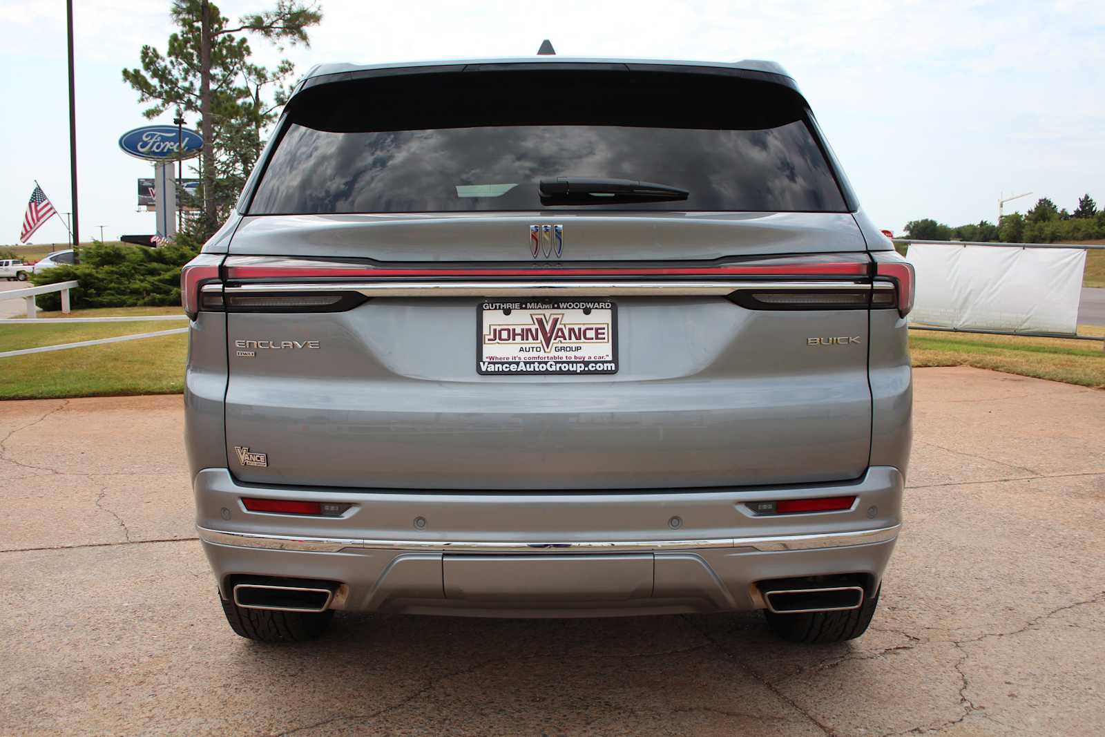 Used 2025 Buick Enclave Avenir AWD/4WD image 10