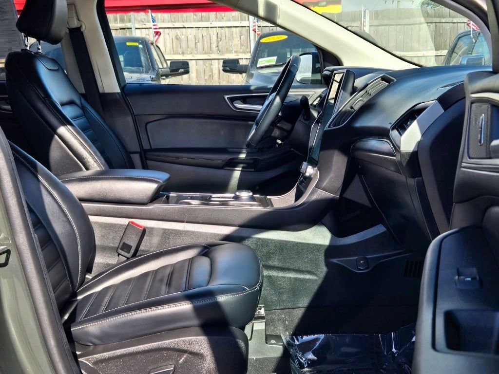 Used 2022 Ford Edge SEL w/ Convenience Package image 6