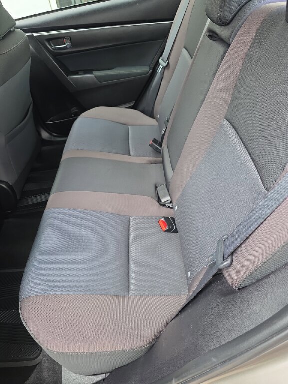 Used 2017 Toyota Corolla LE image 3