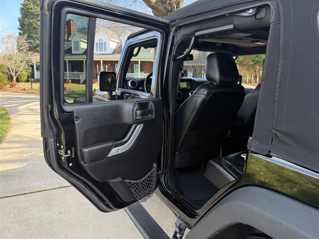 Used 2015 Jeep Wrangler Unlimited Rubicon w/ Dual Top Group image 57