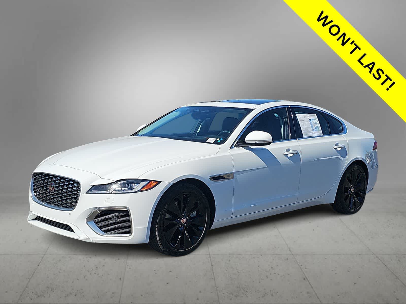Used 2022 Jaguar XF SE RWD image 4