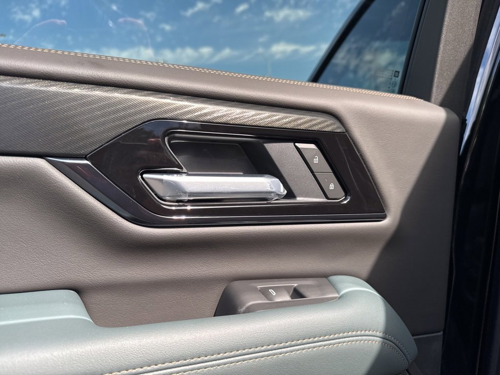 Used 2025 GMC Yukon AT4 w/ AT4 Premium Package image 37