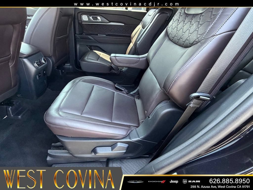 Used 2025 Ford Explorer Platinum w/ LUX Leather Package AWD/4WD image 36