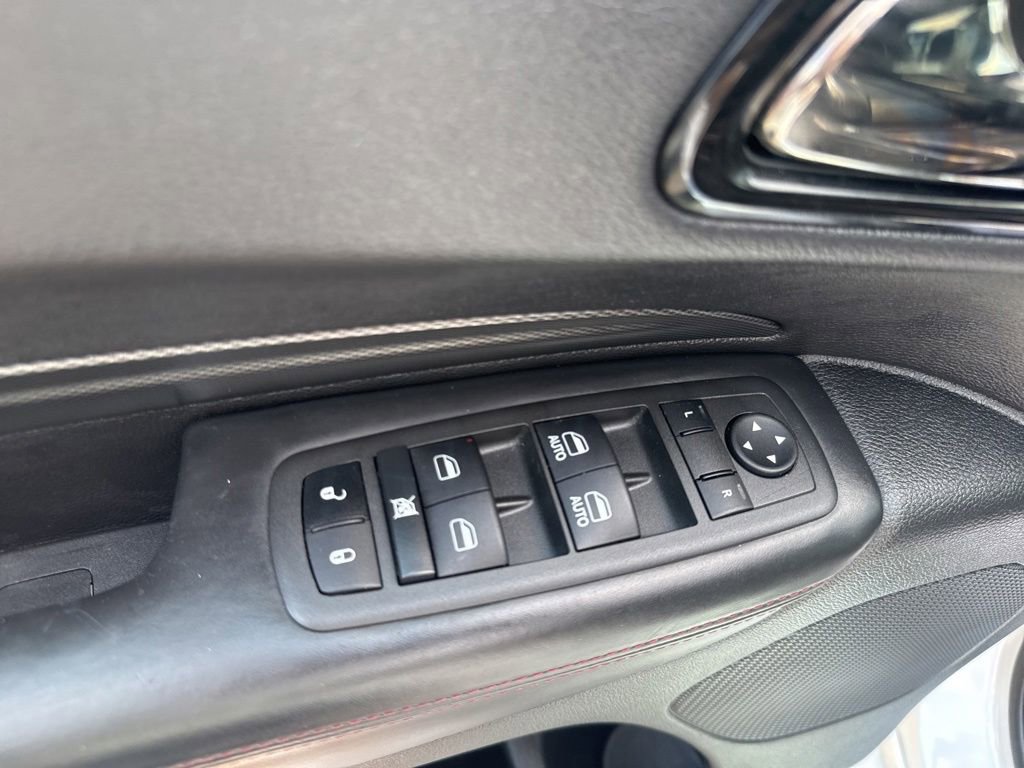 Used 2022 Dodge Durango R/T w/ Blacktop Package AWD/4WD image 29